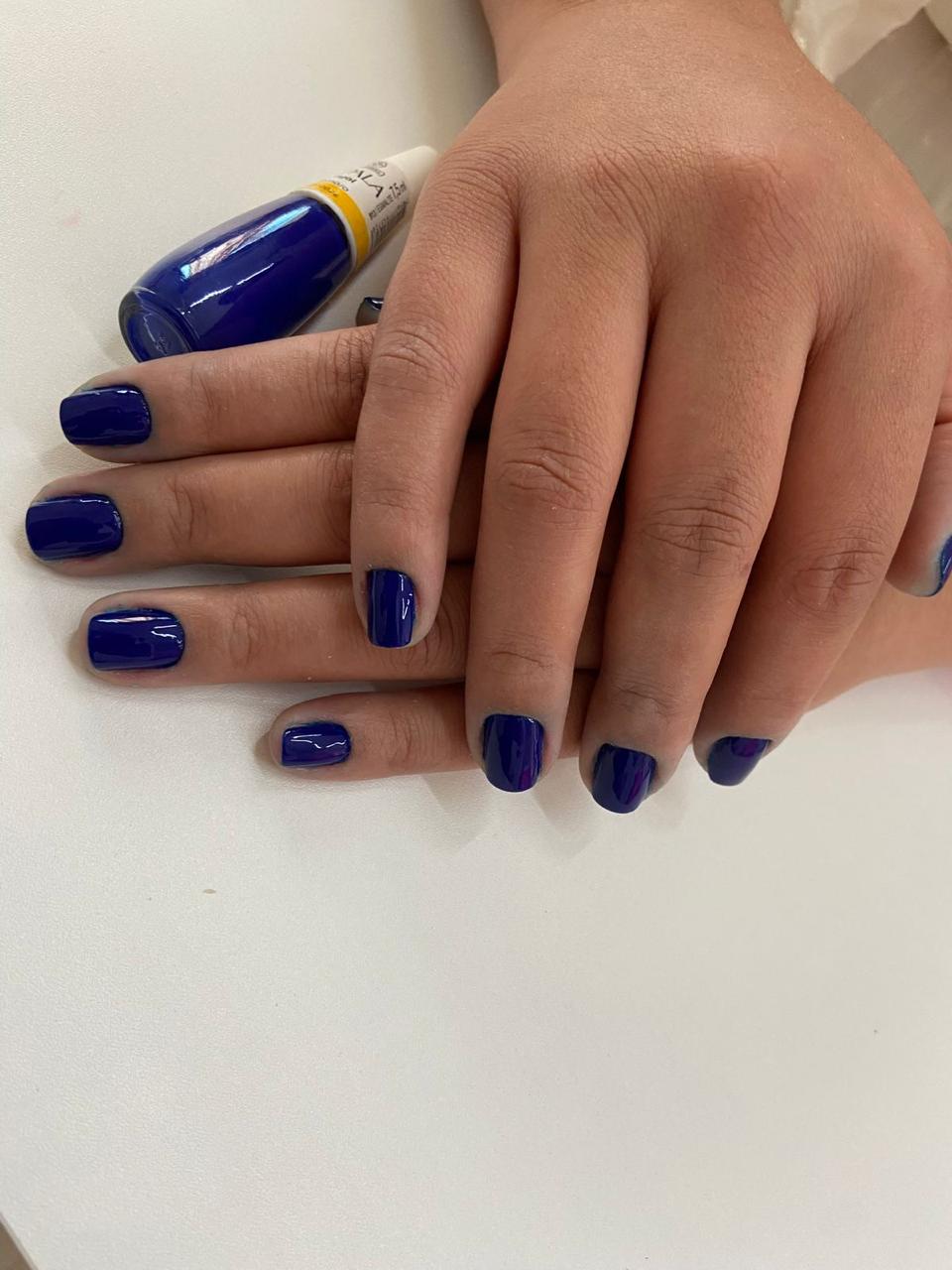 Unhas esmaltadas – manicure com acabamento impecável por Rafaela Baião
